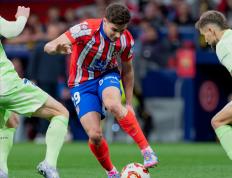 乐鱼体育app-马德里竞技轻取巴萨，伊布带队取胜